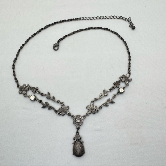 Vintage Avon Blue White Crystal Floral Art Deco Gunmetal Pendant Necklace - Picture 5 of 7